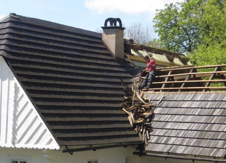 Read more about the article Why is DIY Roofing Risky?