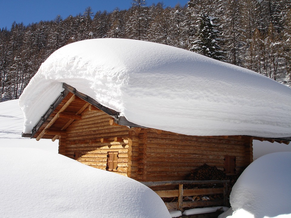 Read more about the article How Snow and Ice Impact Your Roof