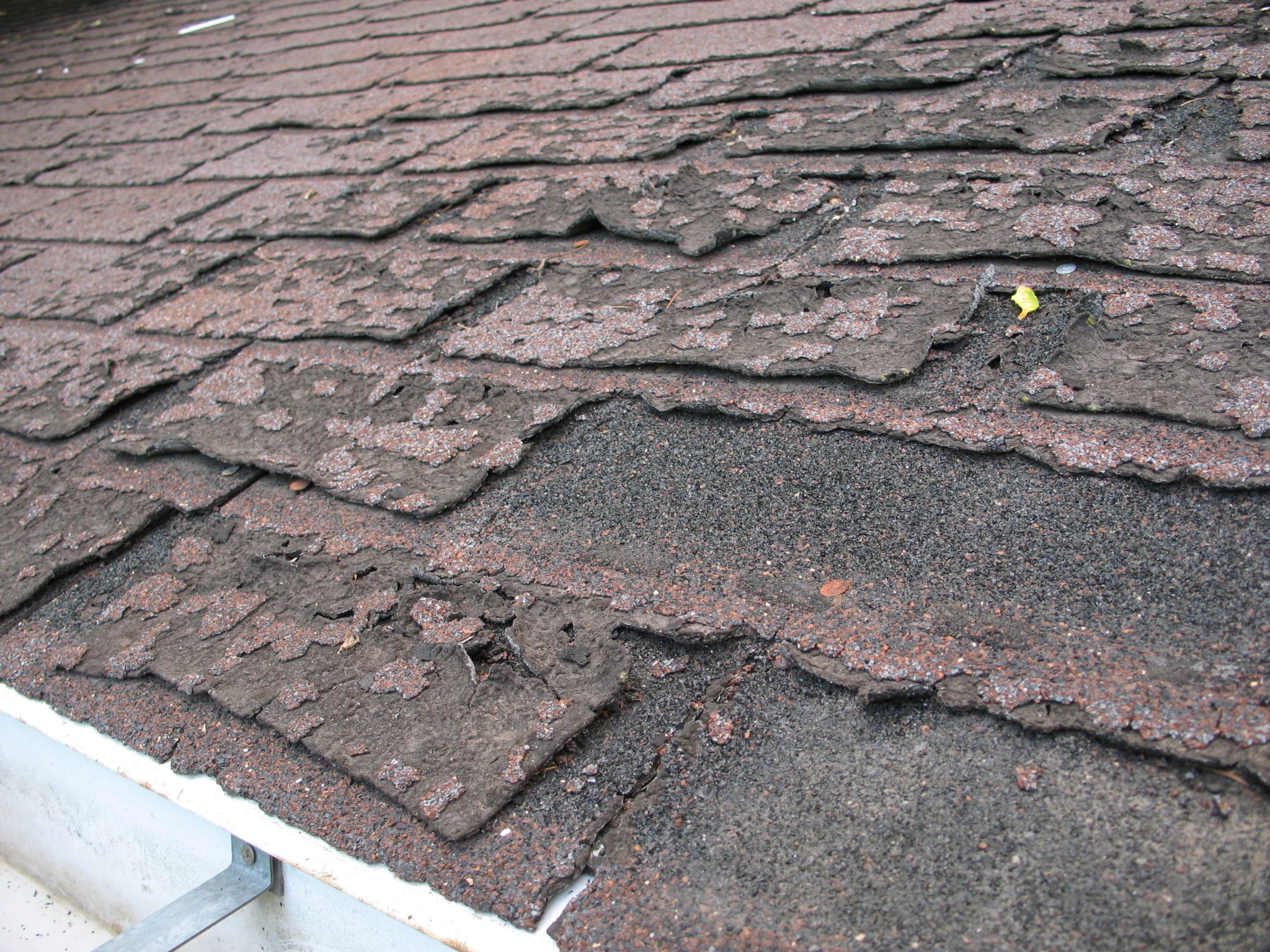 Read more about the article How to Know When It’s Time to Replace Your Roof