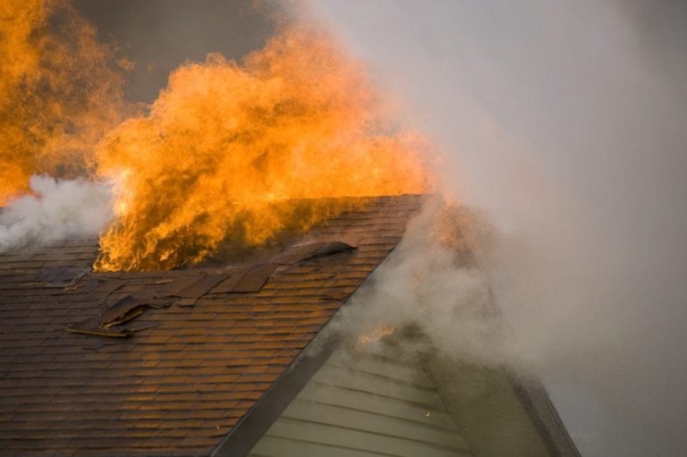 Read more about the article 5 Ways to Ensure Your Roof Doesn’t Catch Fire