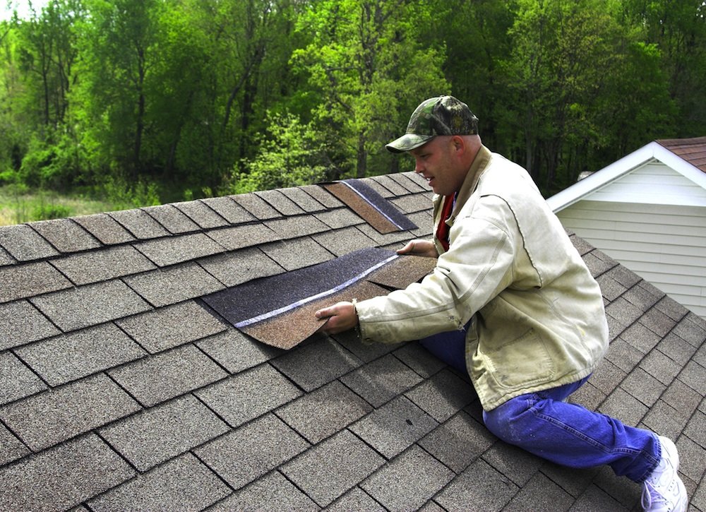 Read more about the article 5 Warning Signs to Know When to Replace Your Roof