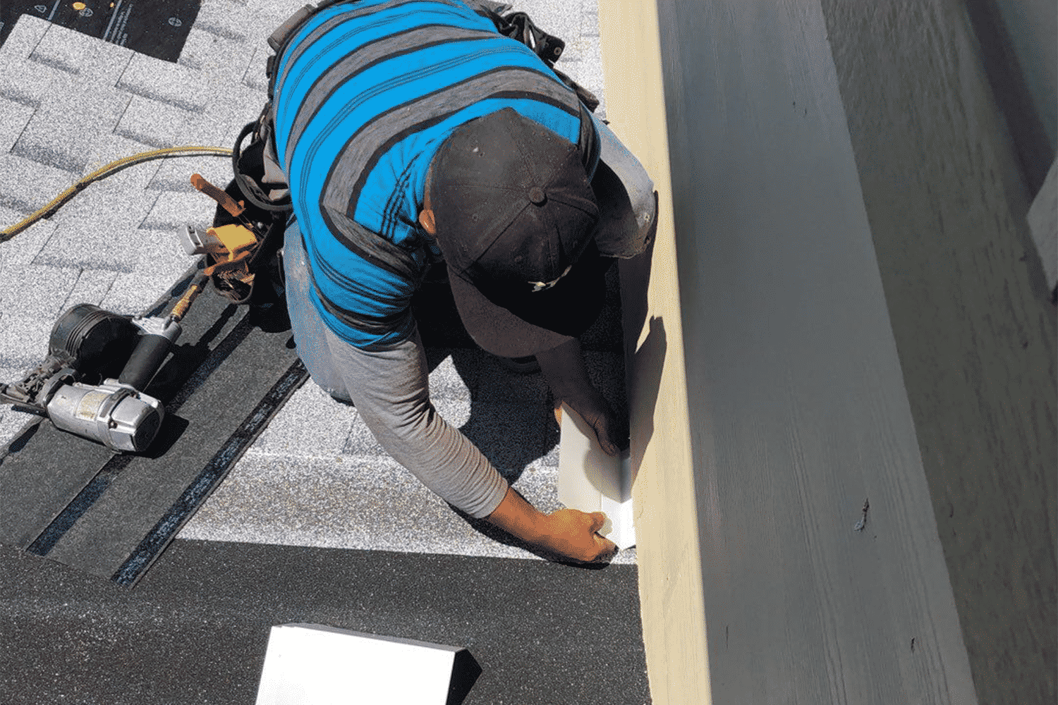 Read more about the article A Typical Day in the Life of a Roofer
